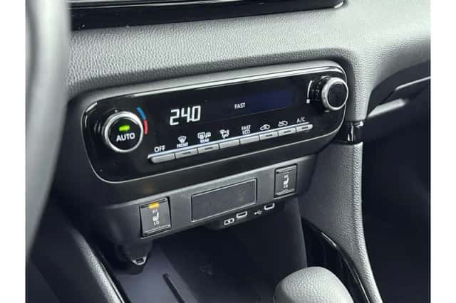 Toyota Yaris (2025) thumbnail 6
