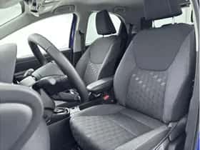Toyota Yaris (2025) thumbnail 10