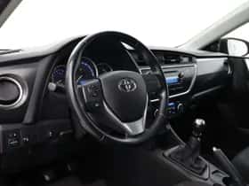 Toyota Auris (2014) thumbnail 2