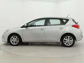 Toyota Auris (2014) thumbnail 12