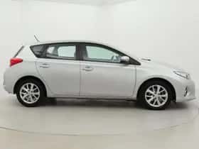 Toyota Auris (2014) thumbnail 13