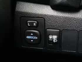Toyota Auris (2014) thumbnail 16