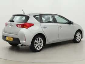Toyota Auris (2014) thumbnail 23