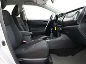 Toyota Auris (2014) thumbnail 24