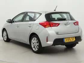 Toyota Auris (2014) thumbnail 4