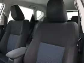 Toyota Auris (2014) thumbnail 7