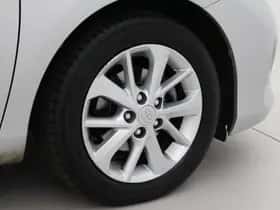 Toyota Auris (2014) thumbnail 9