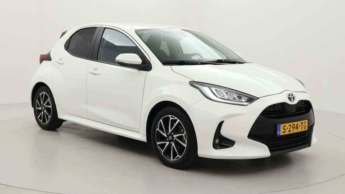 Toyota Yaris (2023) — foto 1
