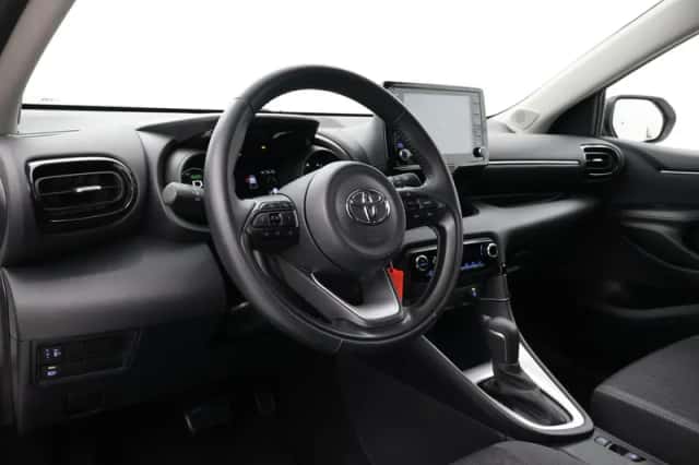 Toyota Yaris (2023) thumbnail 2