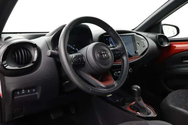 Toyota Aygo X (2024) thumbnail 2