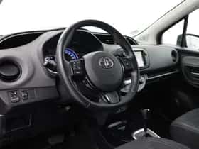 Toyota Yaris (2015) thumbnail 2