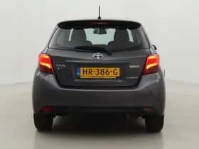 Toyota Yaris (2015) thumbnail 18