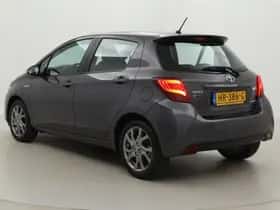 Toyota Yaris (2015) thumbnail 4