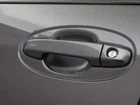 Toyota Yaris (2015) thumbnail 5