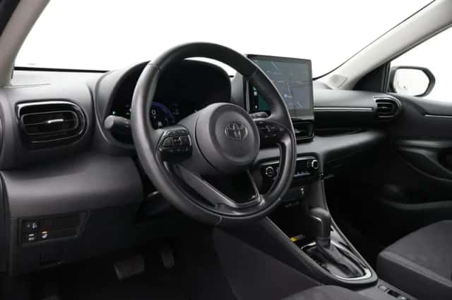 Toyota Yaris (2025) thumbnail 2