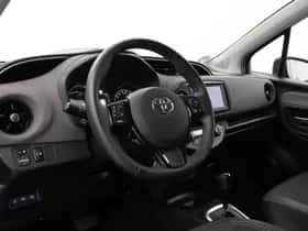 Toyota Yaris (2020) thumbnail 2