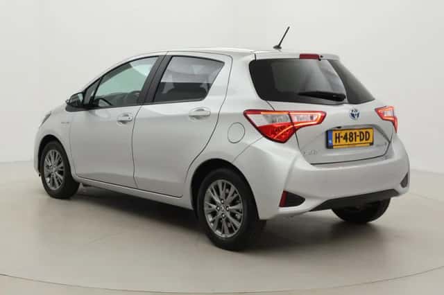 Toyota Yaris (2020) thumbnail 4