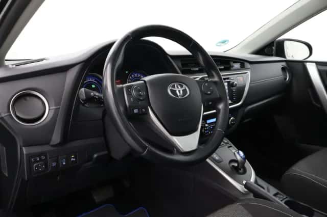 Toyota Auris (2014) thumbnail 2