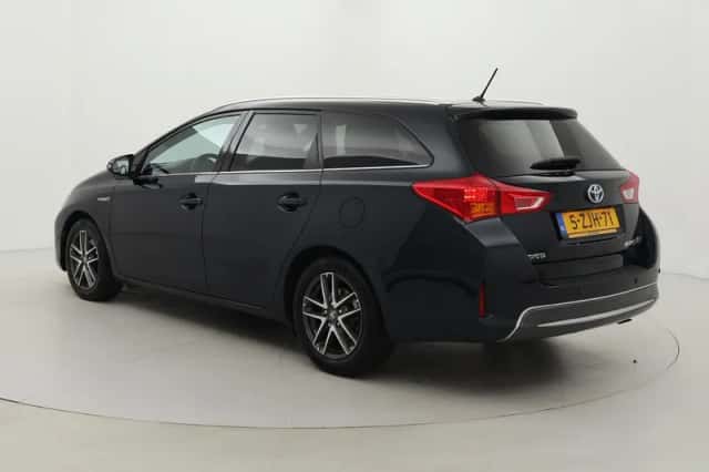 Toyota Auris (2014) thumbnail 4