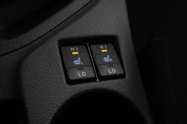 Toyota Auris (2014) thumbnail 6