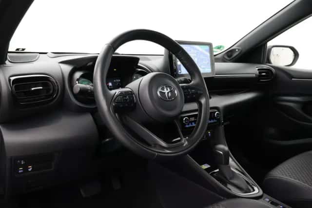 Toyota Yaris (2023) thumbnail 2