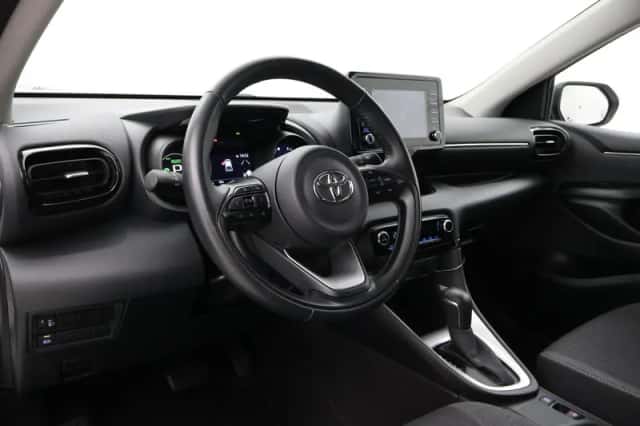 Toyota Yaris (2022) thumbnail 2