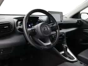 Toyota Yaris (2022) thumbnail 2