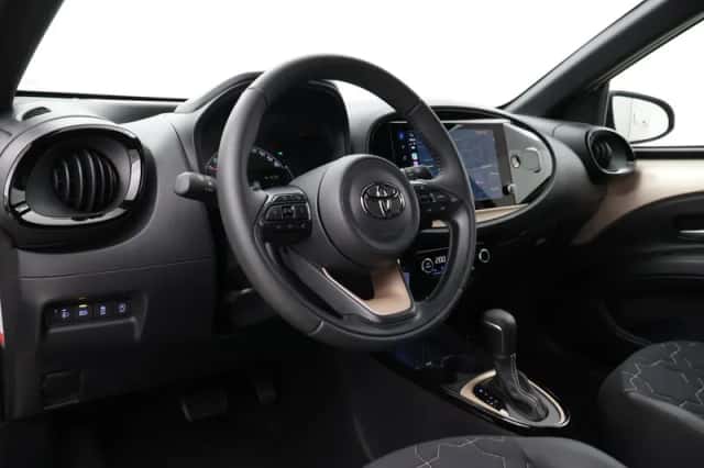 Toyota Aygo X (2024) thumbnail 2
