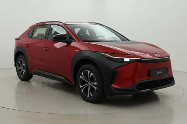 Toyota bZ4X (2025) thumbnail 1