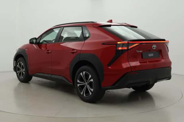 Toyota bZ4X (2025) thumbnail 4