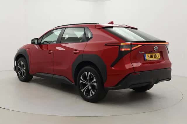 Toyota bZ4X (2025) thumbnail 4