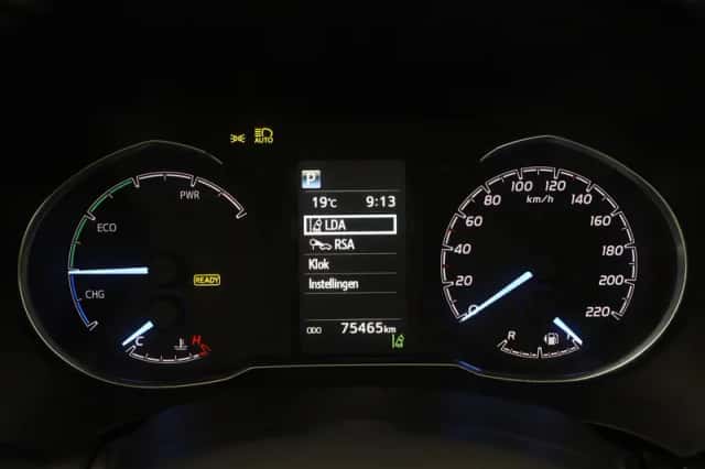 Toyota Yaris (2017) thumbnail 3