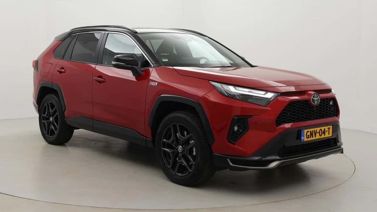 Toyota RAV4 (2024) — foto 1