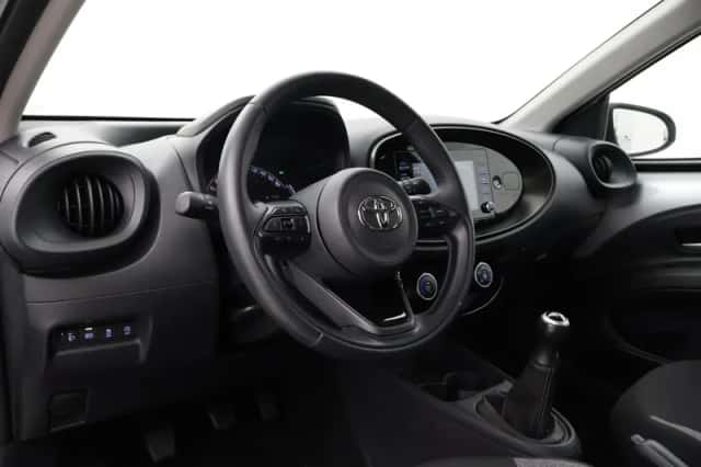 Toyota Aygo X (2022) thumbnail 2