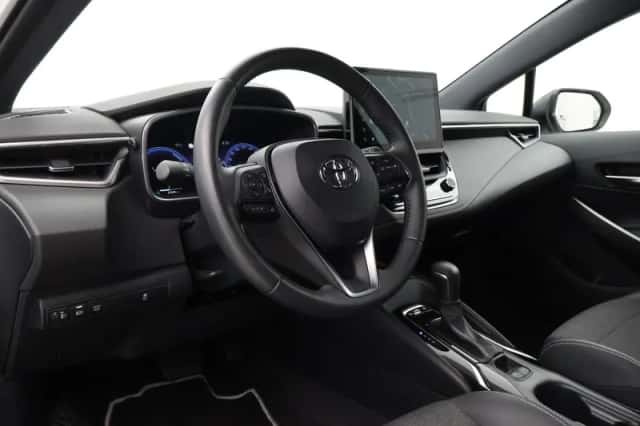 Toyota Corolla (2024) thumbnail 2