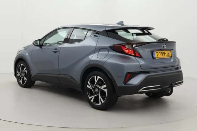 Toyota C-HR (2023) thumbnail 4