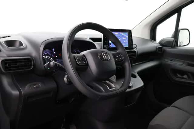 Toyota Proace (2023) thumbnail 2
