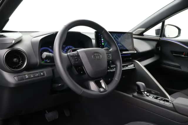 Toyota C-HR (2025) thumbnail 2