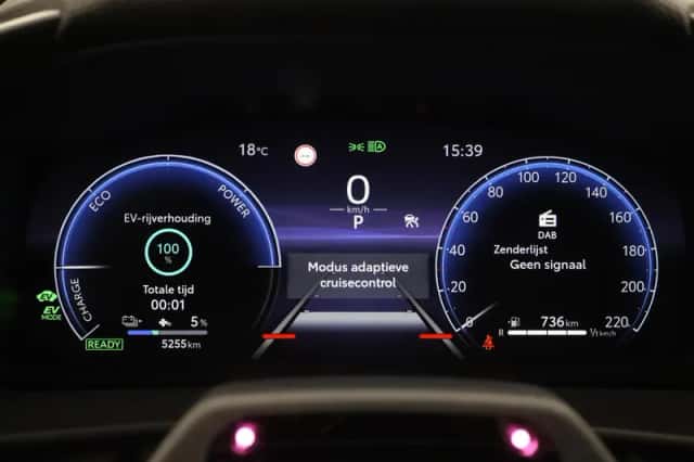 Toyota C-HR (2025) thumbnail 3