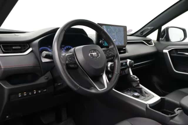 Toyota RAV4 (2023) thumbnail 2