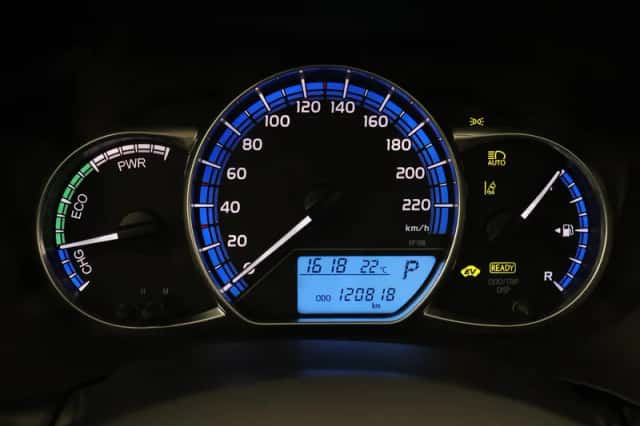 Toyota Yaris (2016) thumbnail 3