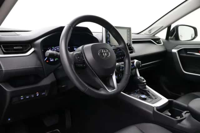 Toyota RAV4 (2021) thumbnail 2