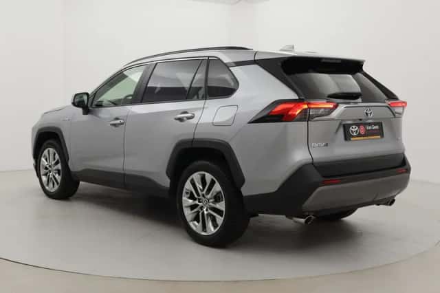 Toyota RAV4 (2021) thumbnail 4