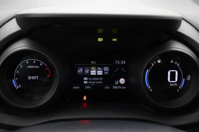 Toyota Yaris (2023) thumbnail 3