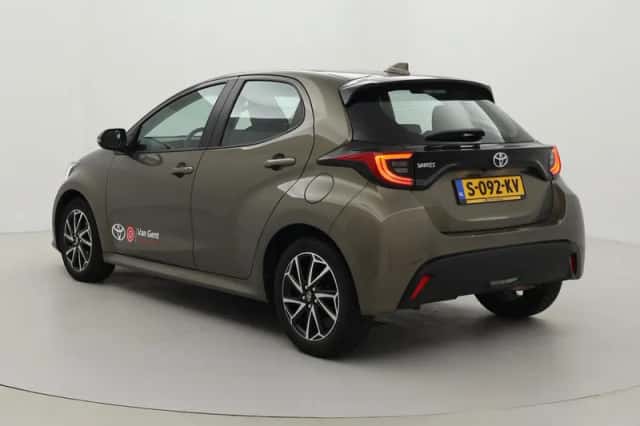 Toyota Yaris (2023) thumbnail 4