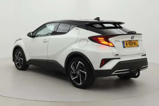 Toyota C-HR (2021) thumbnail 4