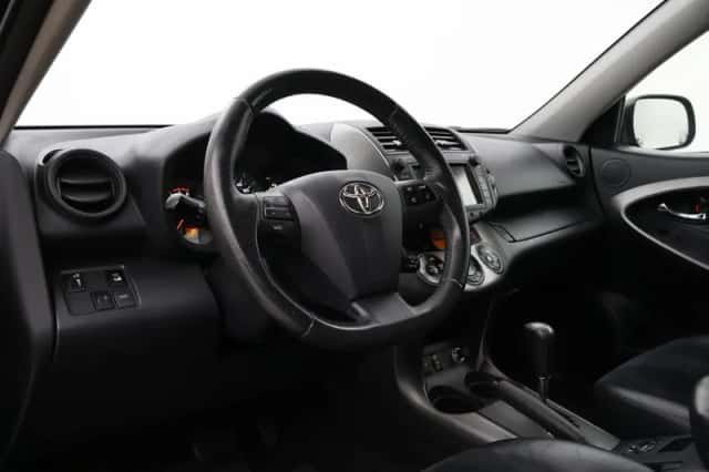 Toyota RAV4 (2011) thumbnail 2