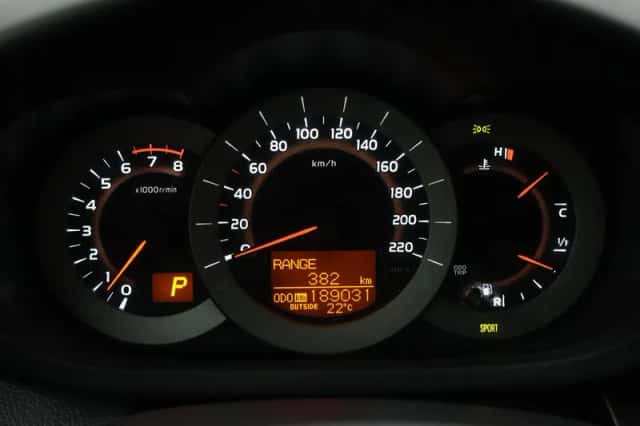 Toyota RAV4 (2011) thumbnail 3