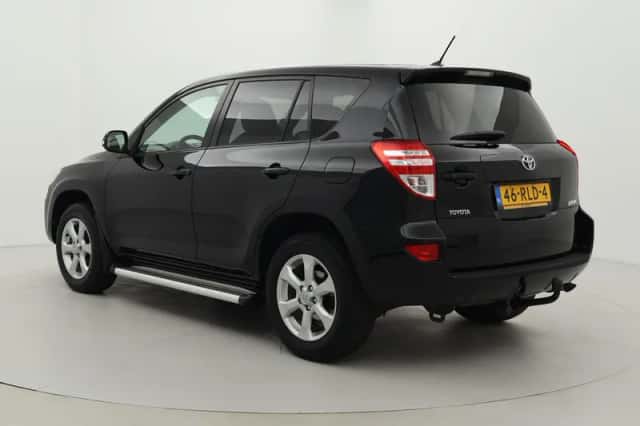 Toyota RAV4 (2011) thumbnail 4