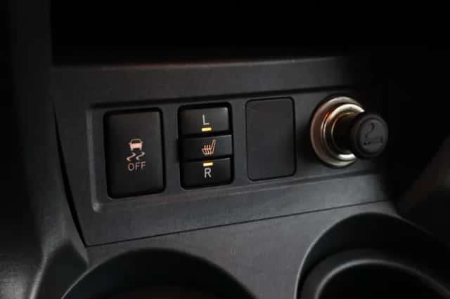 Toyota RAV4 (2011) thumbnail 6